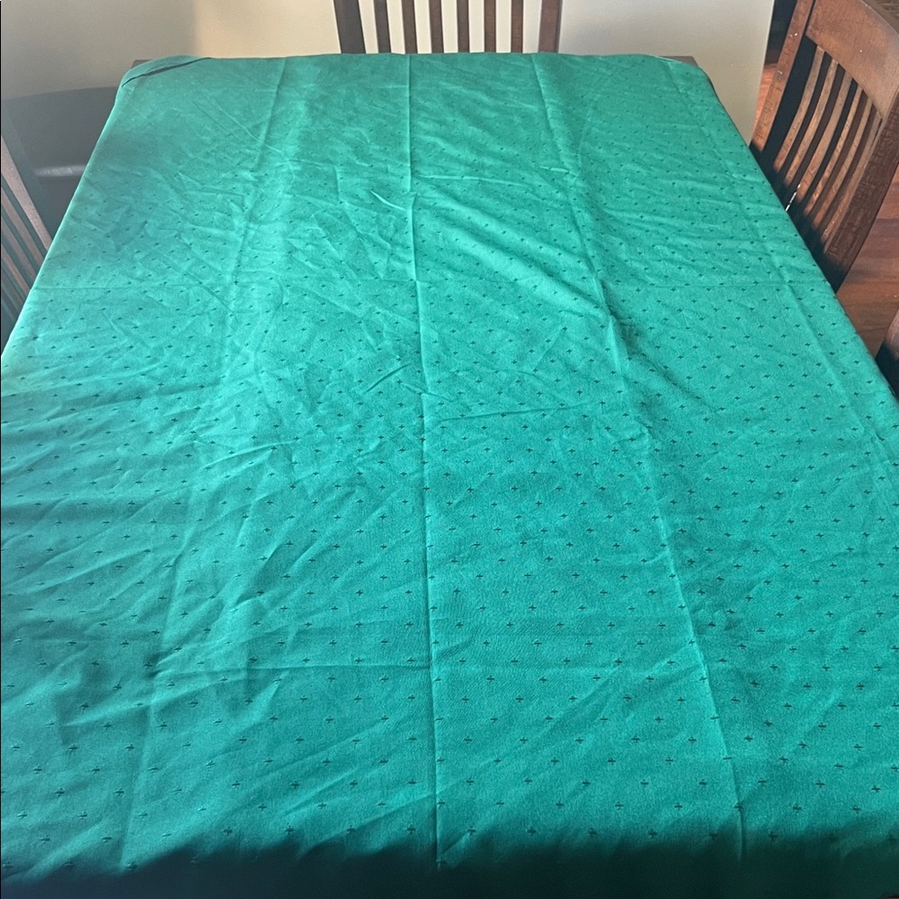 Vintage Elegant Green Tablecloth for the holidays